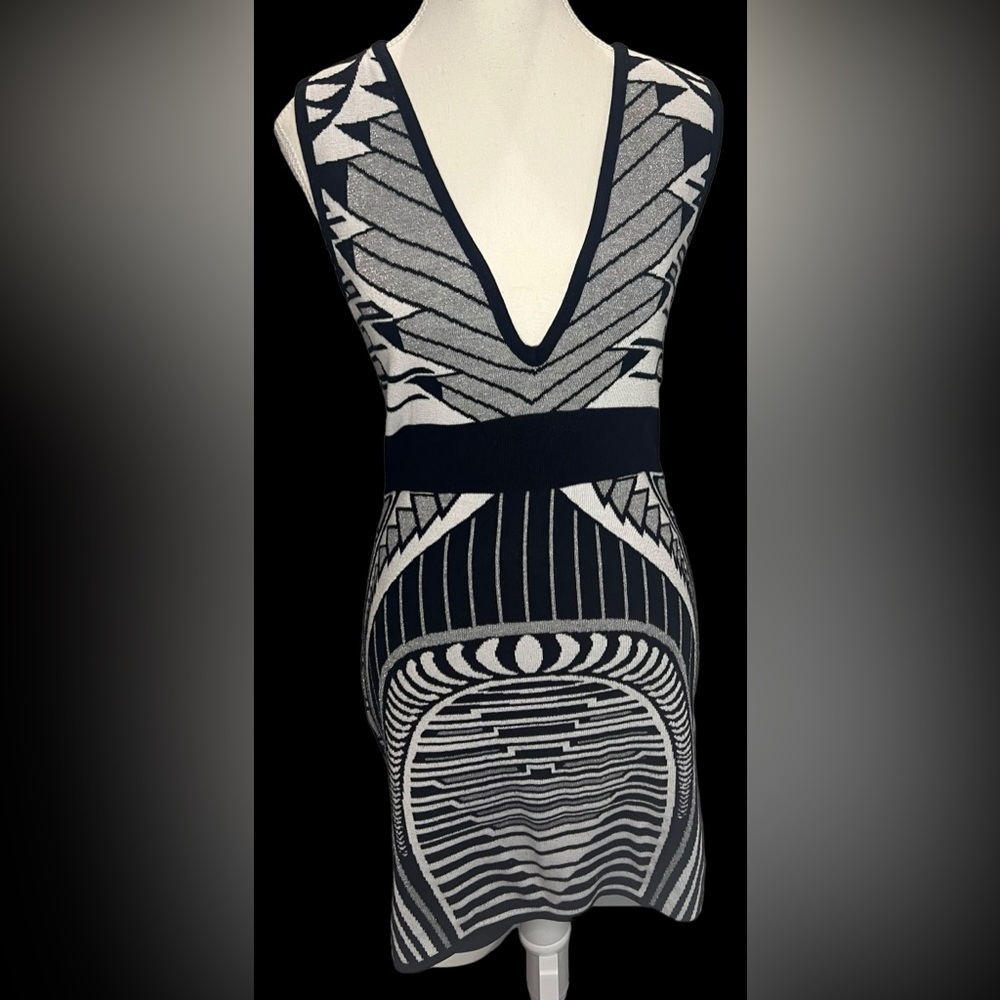 AKIRA CHICAGO RED LABEL Sexy V neck mini dress | Size Large | Black and White